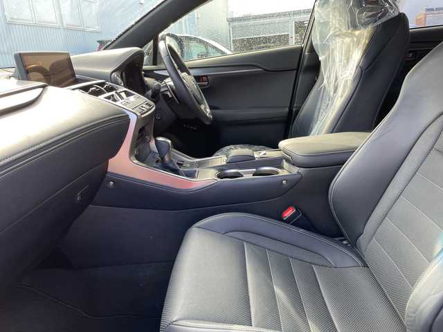 レクサス ＮＸ 300h Fスポーツ 石川県 2019(平31)年 6.3万km グラファイトブラックガラスフレーク ４ＷＤ　純正ナビ　フルセグＴＶ　バック＆サイドカメラ　パワーバックドア　黒革シート　シートヒーター＆クーラー　レーダークルーズ　衝突軽減ブレーキ　アルミホイール　コーナーセンサー　スマートキー