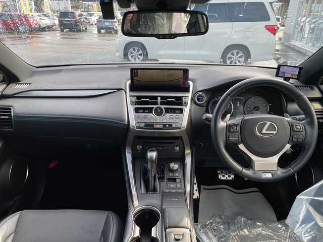 レクサス ＮＸ 300h Fスポーツ 石川県 2019(平31)年 6.3万km グラファイトブラックガラスフレーク ４ＷＤ　純正ナビ　フルセグＴＶ　バック＆サイドカメラ　パワーバックドア　黒革シート　シートヒーター＆クーラー　レーダークルーズ　衝突軽減ブレーキ　アルミホイール　コーナーセンサー　スマートキー