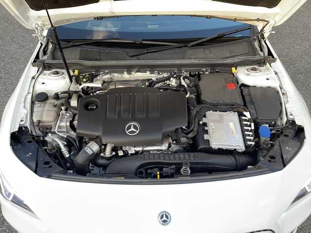 メルセデス・ベンツ Ｍ・ベンツ ＣＬＡ２００ｄ 兵庫県 2019(令1)年 2.4万km ポーラホワイト 純正ナビ機能付きディスプレイオーディオ/・BT/・フルセグTV/。AM/FM/アクティブブレーキアシスト/BSM/HUD/レーンアシスト/レーダークルーズコントロール/レーンチェンジアシスト/オートライト/オートハイビーム/アテンションアシスト/パワーシート/アイドリングストップ/サンルーフ