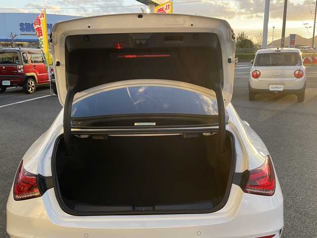 メルセデス・ベンツ Ｍ・ベンツ ＣＬＡ２００ｄ 兵庫県 2019(令1)年 2.4万km ポーラホワイト 純正ナビ機能付きディスプレイオーディオ/・BT/・フルセグTV/。AM/FM/アクティブブレーキアシスト/BSM/HUD/レーンアシスト/レーダークルーズコントロール/レーンチェンジアシスト/オートライト/オートハイビーム/アテンションアシスト/パワーシート/アイドリングストップ/サンルーフ