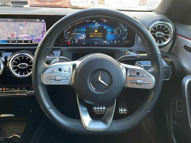 メルセデス・ベンツ Ｍ・ベンツ ＣＬＡ２００ｄ 兵庫県 2019(令1)年 2.4万km ポーラホワイト 純正ナビ機能付きディスプレイオーディオ/・BT/・フルセグTV/。AM/FM/アクティブブレーキアシスト/BSM/HUD/レーンアシスト/レーダークルーズコントロール/レーンチェンジアシスト/オートライト/オートハイビーム/アテンションアシスト/パワーシート/アイドリングストップ/サンルーフ