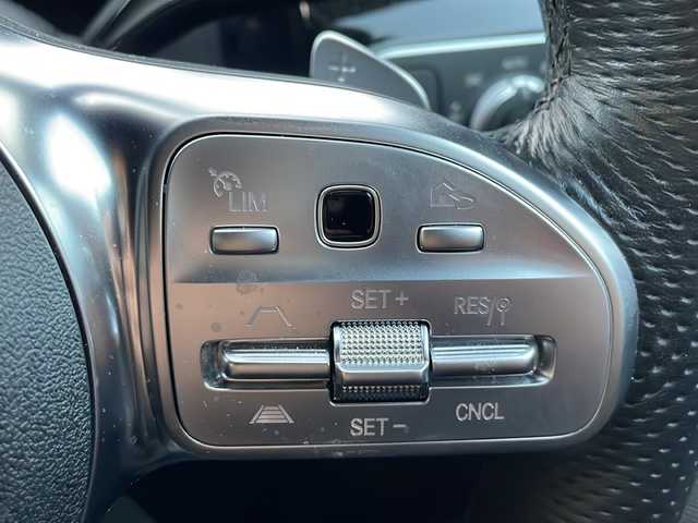 メルセデス・ベンツ Ｍ・ベンツ ＣＬＡ２００ｄ 兵庫県 2019(令1)年 2.4万km ポーラホワイト 純正ナビ機能付きディスプレイオーディオ/・BT/・フルセグTV/。AM/FM/アクティブブレーキアシスト/BSM/HUD/レーンアシスト/レーダークルーズコントロール/レーンチェンジアシスト/オートライト/オートハイビーム/アテンションアシスト/パワーシート/アイドリングストップ/サンルーフ