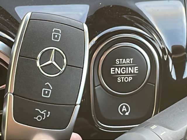 メルセデス・ベンツ Ｍ・ベンツ ＣＬＡ２００ｄ 兵庫県 2019(令1)年 2.4万km ポーラホワイト 純正ナビ機能付きディスプレイオーディオ/・BT/・フルセグTV/。AM/FM/アクティブブレーキアシスト/BSM/HUD/レーンアシスト/レーダークルーズコントロール/レーンチェンジアシスト/オートライト/オートハイビーム/アテンションアシスト/パワーシート/アイドリングストップ/サンルーフ