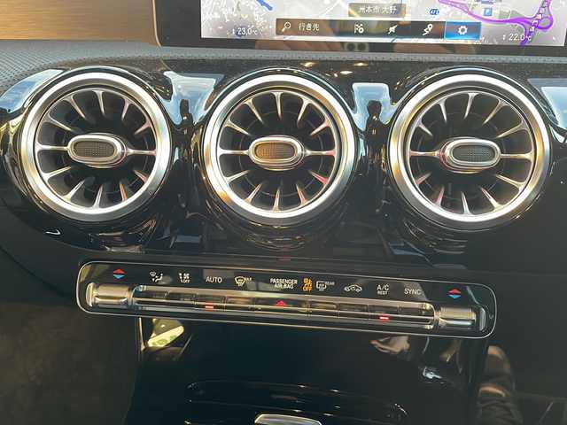 メルセデス・ベンツ Ｍ・ベンツ ＣＬＡ２００ｄ 兵庫県 2019(令1)年 2.4万km ポーラホワイト 純正ナビ機能付きディスプレイオーディオ/・BT/・フルセグTV/。AM/FM/アクティブブレーキアシスト/BSM/HUD/レーンアシスト/レーダークルーズコントロール/レーンチェンジアシスト/オートライト/オートハイビーム/アテンションアシスト/パワーシート/アイドリングストップ/サンルーフ