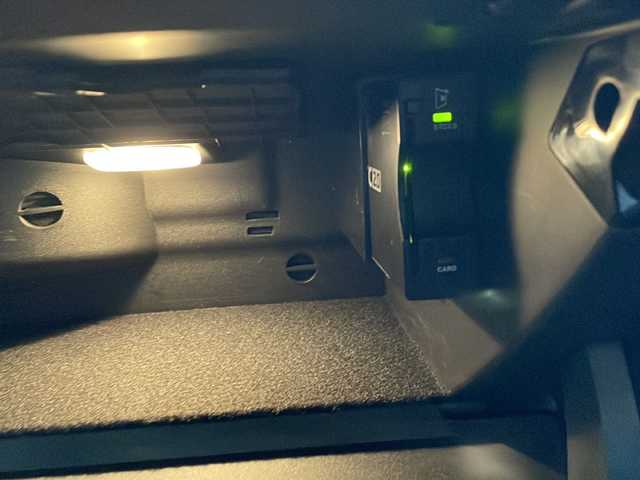 メルセデス・ベンツ Ｍ・ベンツ ＣＬＡ２００ｄ 兵庫県 2019(令1)年 2.4万km ポーラホワイト 純正ナビ機能付きディスプレイオーディオ/・BT/・フルセグTV/。AM/FM/アクティブブレーキアシスト/BSM/HUD/レーンアシスト/レーダークルーズコントロール/レーンチェンジアシスト/オートライト/オートハイビーム/アテンションアシスト/パワーシート/アイドリングストップ/サンルーフ