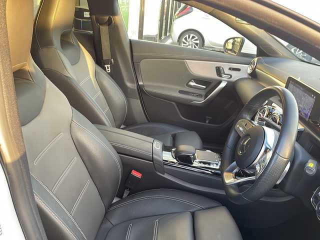 メルセデス・ベンツ Ｍ・ベンツ ＣＬＡ２００ｄ 兵庫県 2019(令1)年 2.4万km ポーラホワイト 純正ナビ機能付きディスプレイオーディオ/・BT/・フルセグTV/。AM/FM/アクティブブレーキアシスト/BSM/HUD/レーンアシスト/レーダークルーズコントロール/レーンチェンジアシスト/オートライト/オートハイビーム/アテンションアシスト/パワーシート/アイドリングストップ/サンルーフ