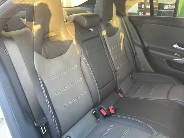 メルセデス・ベンツ Ｍ・ベンツ ＣＬＡ２００ｄ 兵庫県 2019(令1)年 2.4万km ポーラホワイト 純正ナビ機能付きディスプレイオーディオ/・BT/・フルセグTV/。AM/FM/アクティブブレーキアシスト/BSM/HUD/レーンアシスト/レーダークルーズコントロール/レーンチェンジアシスト/オートライト/オートハイビーム/アテンションアシスト/パワーシート/アイドリングストップ/サンルーフ