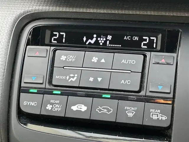 ホンダ ステップワゴン スパーダ 熊本県 2015(平27)年 8.1万km プレミアムスパークルブラックパール ワンオーナー/純正ＳＤナビ/AM/FM/CD/DVD/MSV/USB/iPod/SD/Bluetooth/HDMI/リアモニターHDMI/フルセグTV/フリップダウンモニター/バックカメラ/エアロパーツ/クルーズコントロール/ステアリングスイッチ/ビルトインＥＴＣ/ドライブレコーダー/片側パワースライド/電動格納ミラー/ウィンカーミラー/ロールサンシェード/LEDヘッドライト/・フォグランプ/プッシュスタートボタン/スマートキー/・スペアキー1本/革巻きステアリング/保証書/取扱説明書/記録簿/純正フロアマット/純正ドアバイザー/純正アルミホイール