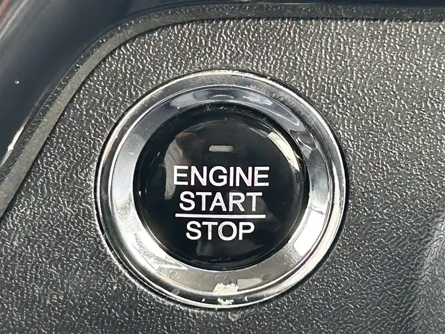 ホンダ ステップワゴン スパーダ 熊本県 2015(平27)年 8.1万km プレミアムスパークルブラックパール ワンオーナー/純正ＳＤナビ/AM/FM/CD/DVD/MSV/USB/iPod/SD/Bluetooth/HDMI/リアモニターHDMI/フルセグTV/フリップダウンモニター/バックカメラ/エアロパーツ/クルーズコントロール/ステアリングスイッチ/ビルトインＥＴＣ/ドライブレコーダー/片側パワースライド/電動格納ミラー/ウィンカーミラー/ロールサンシェード/LEDヘッドライト/・フォグランプ/プッシュスタートボタン/スマートキー/・スペアキー1本/革巻きステアリング/保証書/取扱説明書/記録簿/純正フロアマット/純正ドアバイザー/純正アルミホイール