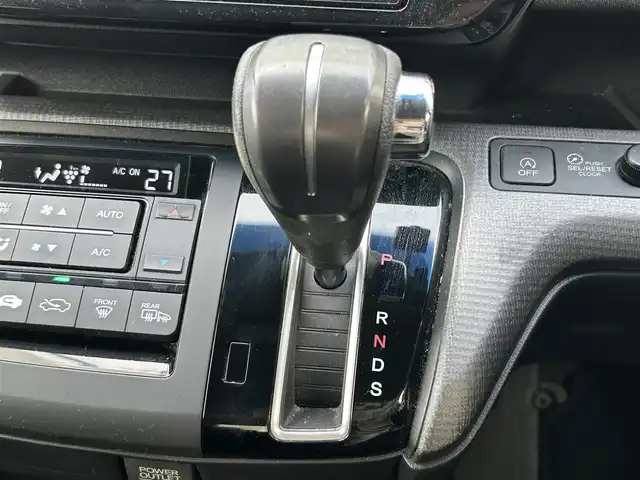 ホンダ ステップワゴン スパーダ 熊本県 2015(平27)年 8.1万km プレミアムスパークルブラックパール ワンオーナー/純正ＳＤナビ/AM/FM/CD/DVD/MSV/USB/iPod/SD/Bluetooth/HDMI/リアモニターHDMI/フルセグTV/フリップダウンモニター/バックカメラ/エアロパーツ/クルーズコントロール/ステアリングスイッチ/ビルトインＥＴＣ/ドライブレコーダー/片側パワースライド/電動格納ミラー/ウィンカーミラー/ロールサンシェード/LEDヘッドライト/・フォグランプ/プッシュスタートボタン/スマートキー/・スペアキー1本/革巻きステアリング/保証書/取扱説明書/記録簿/純正フロアマット/純正ドアバイザー/純正アルミホイール