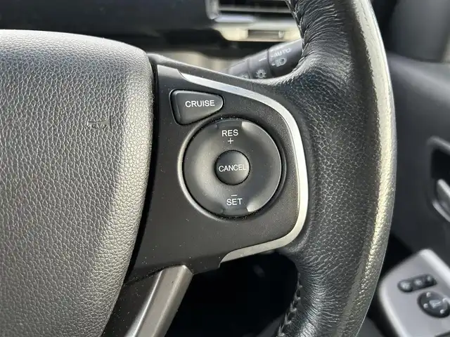 ホンダ ステップワゴン スパーダ 熊本県 2015(平27)年 8.1万km プレミアムスパークルブラックパール ワンオーナー/純正ＳＤナビ/AM/FM/CD/DVD/MSV/USB/iPod/SD/Bluetooth/HDMI/リアモニターHDMI/フルセグTV/フリップダウンモニター/バックカメラ/エアロパーツ/クルーズコントロール/ステアリングスイッチ/ビルトインＥＴＣ/ドライブレコーダー/片側パワースライド/電動格納ミラー/ウィンカーミラー/ロールサンシェード/LEDヘッドライト/・フォグランプ/プッシュスタートボタン/スマートキー/・スペアキー1本/革巻きステアリング/保証書/取扱説明書/記録簿/純正フロアマット/純正ドアバイザー/純正アルミホイール