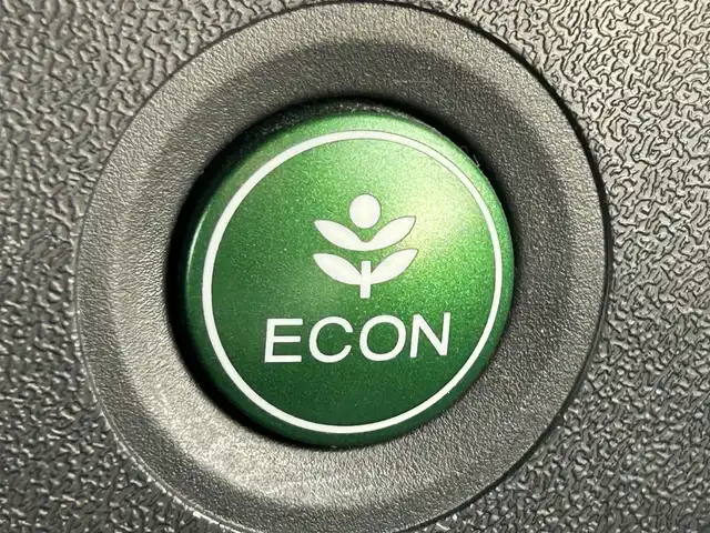 ホンダ ステップワゴン スパーダ 熊本県 2015(平27)年 8.1万km プレミアムスパークルブラックパール ワンオーナー/純正ＳＤナビ/AM/FM/CD/DVD/MSV/USB/iPod/SD/Bluetooth/HDMI/リアモニターHDMI/フルセグTV/フリップダウンモニター/バックカメラ/エアロパーツ/クルーズコントロール/ステアリングスイッチ/ビルトインＥＴＣ/ドライブレコーダー/片側パワースライド/電動格納ミラー/ウィンカーミラー/ロールサンシェード/LEDヘッドライト/・フォグランプ/プッシュスタートボタン/スマートキー/・スペアキー1本/革巻きステアリング/保証書/取扱説明書/記録簿/純正フロアマット/純正ドアバイザー/純正アルミホイール