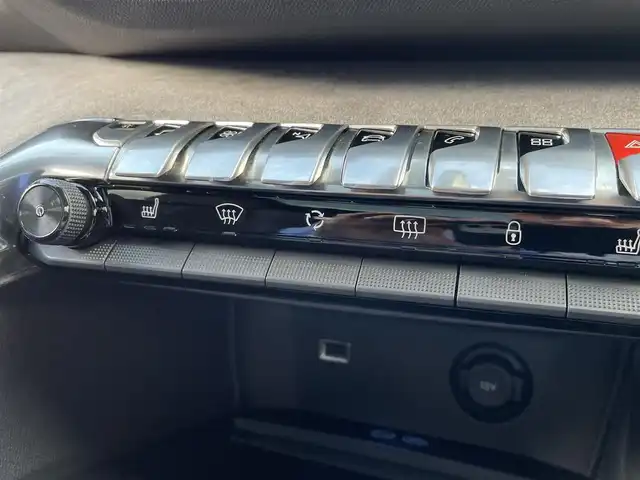 プジョー ３００８ GT ブルー HDi 東京都 2019(令1)年 2.2万km パール ファーストクラスパッケージ/ワンオーナー/パノラマルーフ/純正ナビ/フルセグTV/ハーフレザーシート/シートヒーター/アダプティブクルーズコントロール/ブラインドスポットモニター/レーンキープアシスト/ETC2.0/前後ドライブレコーダー