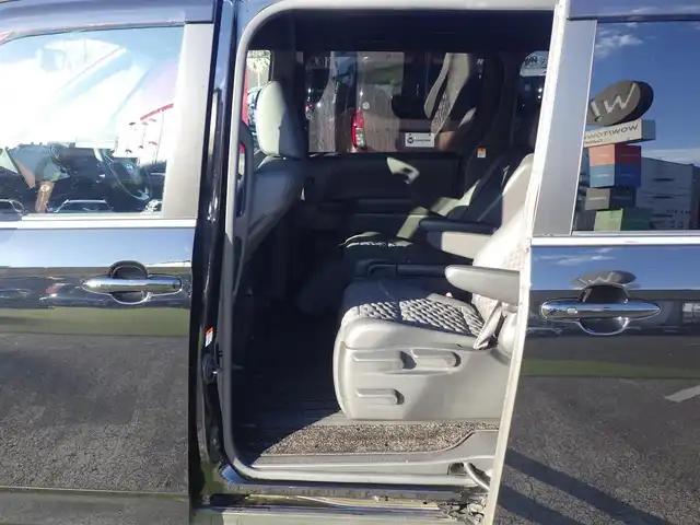 トヨタ ヴォクシー ハイブリッド S－Z 千葉県 2023(令5)年 2.5万km アティチュードブラックマイカ Toyota Safety Sense/・プリクラッシュセーフティ/・レーンディパーチャーアラート/・オートハイビーム/・レーダークルーズコントロール/・ブラインドスポットモニター/快適利便パッケージ/アドバンスドドライブ/ヘッドアップディスプレイ/デジタルインナーミラー/パワーバックドア/両側パワースライドドア/純正コネクティッドナビ/地デジTV/【DVD/CD再生機能　Bluetooth接続】/バックカメラ/フリップダウンモニター/ハーフレザーシート/前席シートヒーター/ETC/LEDヘッドライト/純正17インチアルミホイル/サイド/カーテンエアバッグ/スマートキー