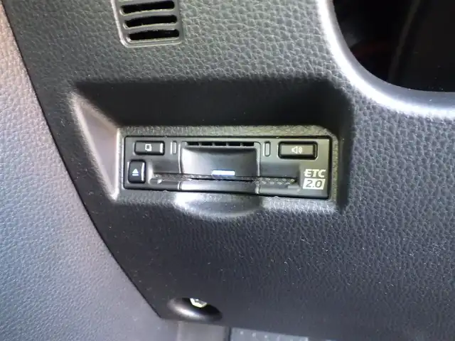 トヨタ ヴォクシー ハイブリッド S－Z 千葉県 2023(令5)年 2.5万km アティチュードブラックマイカ Toyota Safety Sense/・プリクラッシュセーフティ/・レーンディパーチャーアラート/・オートハイビーム/・レーダークルーズコントロール/・ブラインドスポットモニター/快適利便パッケージ/アドバンスドドライブ/ヘッドアップディスプレイ/デジタルインナーミラー/パワーバックドア/両側パワースライドドア/純正コネクティッドナビ/地デジTV/【DVD/CD再生機能　Bluetooth接続】/バックカメラ/フリップダウンモニター/ハーフレザーシート/前席シートヒーター/ETC/LEDヘッドライト/純正17インチアルミホイル/サイド/カーテンエアバッグ/スマートキー