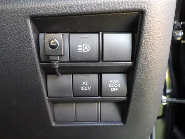 トヨタ ヴォクシー ハイブリッド S－Z 千葉県 2023(令5)年 2.5万km アティチュードブラックマイカ Toyota Safety Sense/・プリクラッシュセーフティ/・レーンディパーチャーアラート/・オートハイビーム/・レーダークルーズコントロール/・ブラインドスポットモニター/快適利便パッケージ/アドバンスドドライブ/ヘッドアップディスプレイ/デジタルインナーミラー/パワーバックドア/両側パワースライドドア/純正コネクティッドナビ/地デジTV/【DVD/CD再生機能　Bluetooth接続】/バックカメラ/フリップダウンモニター/ハーフレザーシート/前席シートヒーター/ETC/LEDヘッドライト/純正17インチアルミホイル/サイド/カーテンエアバッグ/スマートキー