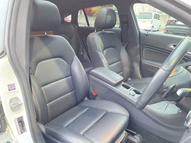 メルセデス・ベンツ ＣＬＡ２２０ Sブレイク 4MATIC 青森県 2018(平30)年 4.4万km ポーラホワイト ４WD/プレミアムパッケージ/・サンルーフ/・ハーマンカードンサウンド/・アンビエントライト/・前席メモリー付パワーシート/・レザーARTICOシート/純正ナビ/（TV・Bluetooth・CD・DVD）/ドライブレコーダー/シートヒーター/アダプティブクルーズコントロール/レーンキープアシスト/ブラインドスポット/パワーバックドア/アクティブブレーキアシスト/プレセーフ/オートLEDライト/革巻きステアリング/ステアリングスイッチ/パドルシフト/ウィンカーミラー/ETC/ダブル・サイド・カーテンエアバック/ABS/横滑り防止装置