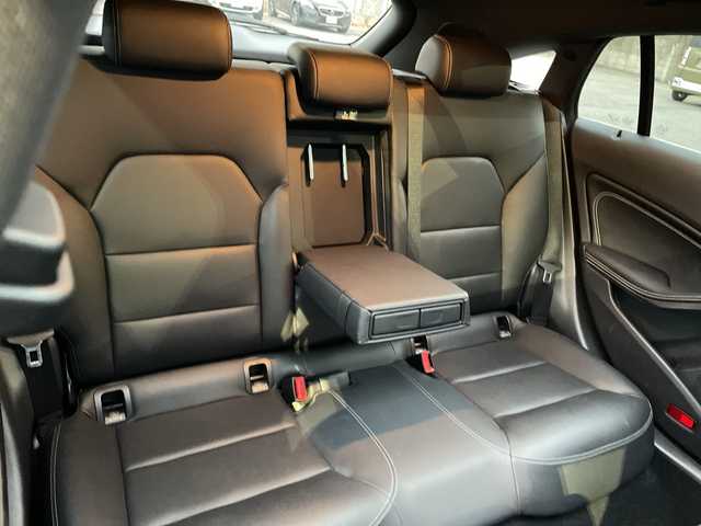 メルセデス・ベンツ ＣＬＡ２２０ Sブレイク 4MATIC 青森県 2018(平30)年 4.4万km ポーラホワイト ４WD/プレミアムパッケージ/・サンルーフ/・ハーマンカードンサウンド/・アンビエントライト/・前席メモリー付パワーシート/・レザーARTICOシート/純正ナビ/（TV・Bluetooth・CD・DVD）/ドライブレコーダー/シートヒーター/アダプティブクルーズコントロール/レーンキープアシスト/ブラインドスポット/パワーバックドア/アクティブブレーキアシスト/プレセーフ/オートLEDライト/革巻きステアリング/ステアリングスイッチ/パドルシフト/ウィンカーミラー/ETC/ダブル・サイド・カーテンエアバック/ABS/横滑り防止装置