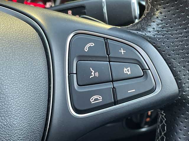 メルセデス・ベンツ ＣＬＡ２２０ Sブレイク 4MATIC 青森県 2018(平30)年 4.4万km ポーラホワイト ４WD/プレミアムパッケージ/・サンルーフ/・ハーマンカードンサウンド/・アンビエントライト/・前席メモリー付パワーシート/・レザーARTICOシート/純正ナビ/（TV・Bluetooth・CD・DVD）/ドライブレコーダー/シートヒーター/アダプティブクルーズコントロール/レーンキープアシスト/ブラインドスポット/パワーバックドア/アクティブブレーキアシスト/プレセーフ/オートLEDライト/革巻きステアリング/ステアリングスイッチ/パドルシフト/ウィンカーミラー/ETC/ダブル・サイド・カーテンエアバック/ABS/横滑り防止装置