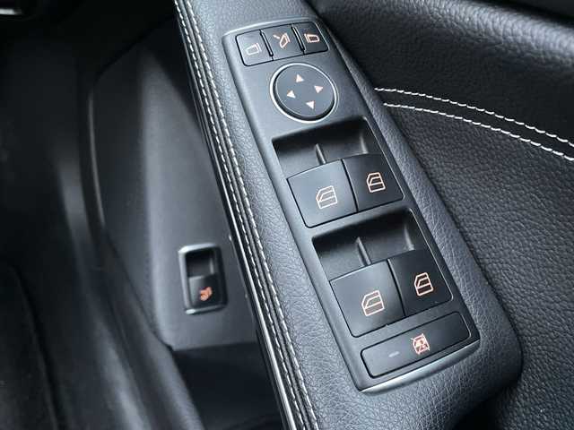 メルセデス・ベンツ ＣＬＡ２２０ Sブレイク 4MATIC 青森県 2018(平30)年 4.4万km ポーラホワイト ４WD/プレミアムパッケージ/・サンルーフ/・ハーマンカードンサウンド/・アンビエントライト/・前席メモリー付パワーシート/・レザーARTICOシート/純正ナビ/（TV・Bluetooth・CD・DVD）/ドライブレコーダー/シートヒーター/アダプティブクルーズコントロール/レーンキープアシスト/ブラインドスポット/パワーバックドア/アクティブブレーキアシスト/プレセーフ/オートLEDライト/革巻きステアリング/ステアリングスイッチ/パドルシフト/ウィンカーミラー/ETC/ダブル・サイド・カーテンエアバック/ABS/横滑り防止装置