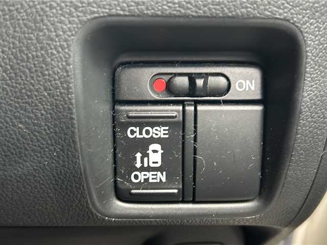 ホンダ Ｎ ＢＯＸ G Lパッケージ 鳥取県 2015(平27)年 6.7万km プレミアムホワイトパールⅡ ナビ装着用スペシャルパッケージ/リア左側パワースライドドア＆両側イージークローザー（リア両側）/スーパーＵＶカットフロントドアガラス＋ＩＲカットフロントウィンドウ・フロントドアガラス/リア席サンシェード/ワンタッチウィンカー/ワンセグテレビ/AM/FM、CD/DVD/ドアバイザー/プッシュスタート/片側パワースライドドア/ETC