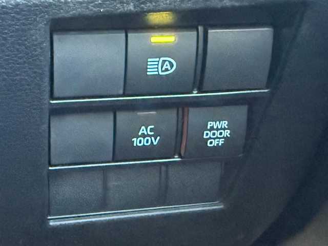 トヨタ ヴォクシー ハイブリッド S－Z 愛知県 2024(令6)年 1.6万km アティチュードブラックマイカ /ワンオーナー車//D記録簿R6-R7//10.5インチディスプレイオーディオ//AM/FM/TV（フルセグ）＋CD・DVDデッキ//BT/USB/Miracast//快適利便パッケージ//ハンズフリーデュアルパワースライドドア//パワーバックドア//1列目2列目シートヒーター//2列目オットマン//2列目角度調整付きアームレスト//ドライビングサポートパッケージ//カラーヘッドアップディスプレイ//デジタルインナーミラー//純正13.2インチ有機EL後席モニター//ETC2.0//レーダークルーズコントロール//ブラインドスポットモニター//レーンディパーチャーアラート//プリクラッシュセーフティー//プロアクティブドライビングシステム//クリアランスソナー//リヤクロストラフィックアラート//リヤカメラディテクション//パーキングサポートブレーキ//安心降車アシスト//ロードサインアシスト//レーンチェンジアシスト//フロントクロストラフィックアラート//アドバンストパーク//パノラミックビューモニター//バックカメラ//オートLEDヘッドライト//オートハイビーム//オートブレーキホールド//電動パーキングブレーキ//ステアリングスイッチ//ステアリングヒーター//AC100V//保証書//取説