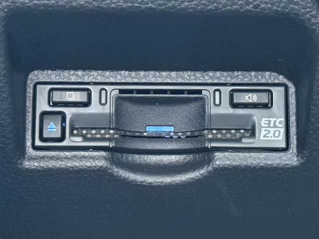 トヨタ ヴォクシー ハイブリッド S－Z 愛知県 2024(令6)年 1.6万km アティチュードブラックマイカ /ワンオーナー車//D記録簿R6-R7//10.5インチディスプレイオーディオ//AM/FM/TV（フルセグ）＋CD・DVDデッキ//BT/USB/Miracast//快適利便パッケージ//ハンズフリーデュアルパワースライドドア//パワーバックドア//1列目2列目シートヒーター//2列目オットマン//2列目角度調整付きアームレスト//ドライビングサポートパッケージ//カラーヘッドアップディスプレイ//デジタルインナーミラー//純正13.2インチ有機EL後席モニター//ETC2.0//レーダークルーズコントロール//ブラインドスポットモニター//レーンディパーチャーアラート//プリクラッシュセーフティー//プロアクティブドライビングシステム//クリアランスソナー//リヤクロストラフィックアラート//リヤカメラディテクション//パーキングサポートブレーキ//安心降車アシスト//ロードサインアシスト//レーンチェンジアシスト//フロントクロストラフィックアラート//アドバンストパーク//パノラミックビューモニター//バックカメラ//オートLEDヘッドライト//オートハイビーム//オートブレーキホールド//電動パーキングブレーキ//ステアリングスイッチ//ステアリングヒーター//AC100V//保証書//取説