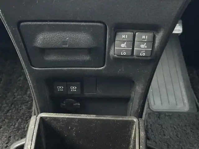 トヨタ ノア ハイブリッド G 福岡県 2020(令2)年 4.8万km アバンギャルドブロンズメタリック ワンオーナー/純正ディーラーナビ（TV/BT/DVD/AM/FM)/3列シート/パワースライドドア/クルーズコントロール/バックカメラ/コーナーセンサー（前後）/ウォークスルー/ドライブレコーダー(前後)/ビルトインETC/モード（EV/ECO/PWR）/オートエアコン（前席・後席）/TVキャンセラー/オートライト/オートハイビーム/フォグランプ/LEDヘッドライト/純正アルミホイール/純正フロアマット/シートヒーター/プッシュスタートボタン/スマートキー/盗難防止装置/横滑り防止装置/レーンキープアシスト/取扱説明書/保証書/スマートキー×１