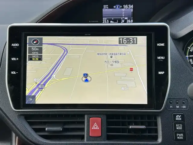 トヨタ ノア ハイブリッド G 福岡県 2020(令2)年 4.8万km アバンギャルドブロンズメタリック ワンオーナー/純正ディーラーナビ（TV/BT/DVD/AM/FM)/3列シート/パワースライドドア/クルーズコントロール/バックカメラ/コーナーセンサー（前後）/ウォークスルー/ドライブレコーダー(前後)/ビルトインETC/モード（EV/ECO/PWR）/オートエアコン（前席・後席）/TVキャンセラー/オートライト/オートハイビーム/フォグランプ/LEDヘッドライト/純正アルミホイール/純正フロアマット/シートヒーター/プッシュスタートボタン/スマートキー/盗難防止装置/横滑り防止装置/レーンキープアシスト/取扱説明書/保証書/スマートキー×１