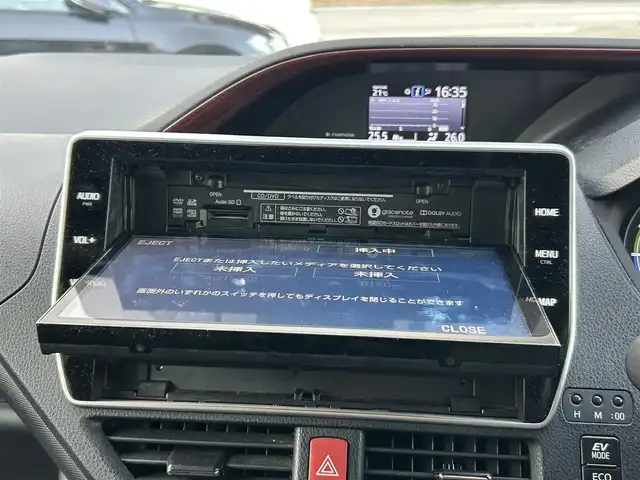 トヨタ ノア ハイブリッド G 福岡県 2020(令2)年 4.8万km アバンギャルドブロンズメタリック ワンオーナー/純正ディーラーナビ（TV/BT/DVD/AM/FM)/3列シート/パワースライドドア/クルーズコントロール/バックカメラ/コーナーセンサー（前後）/ウォークスルー/ドライブレコーダー(前後)/ビルトインETC/モード（EV/ECO/PWR）/オートエアコン（前席・後席）/TVキャンセラー/オートライト/オートハイビーム/フォグランプ/LEDヘッドライト/純正アルミホイール/純正フロアマット/シートヒーター/プッシュスタートボタン/スマートキー/盗難防止装置/横滑り防止装置/レーンキープアシスト/取扱説明書/保証書/スマートキー×１