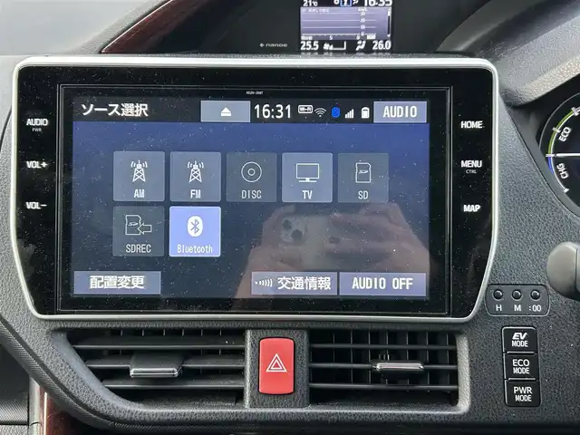 トヨタ ノア ハイブリッド G 福岡県 2020(令2)年 4.8万km アバンギャルドブロンズメタリック ワンオーナー/純正ディーラーナビ（TV/BT/DVD/AM/FM)/3列シート/パワースライドドア/クルーズコントロール/バックカメラ/コーナーセンサー（前後）/ウォークスルー/ドライブレコーダー(前後)/ビルトインETC/モード（EV/ECO/PWR）/オートエアコン（前席・後席）/TVキャンセラー/オートライト/オートハイビーム/フォグランプ/LEDヘッドライト/純正アルミホイール/純正フロアマット/シートヒーター/プッシュスタートボタン/スマートキー/盗難防止装置/横滑り防止装置/レーンキープアシスト/取扱説明書/保証書/スマートキー×１