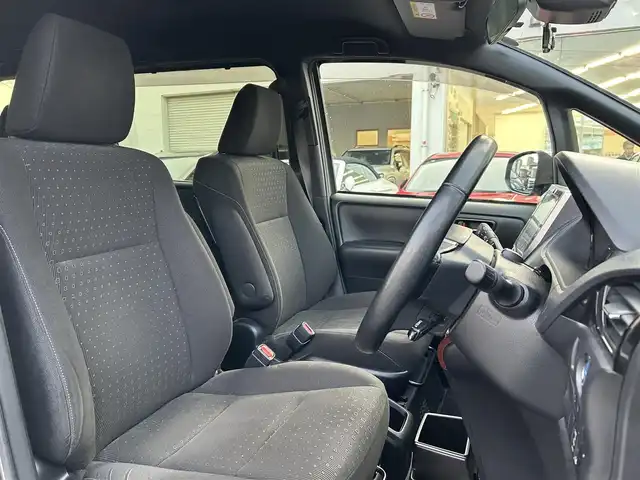 トヨタ ノア ハイブリッド G 福岡県 2020(令2)年 4.8万km アバンギャルドブロンズメタリック ワンオーナー/純正ディーラーナビ（TV/BT/DVD/AM/FM)/3列シート/パワースライドドア/クルーズコントロール/バックカメラ/コーナーセンサー（前後）/ウォークスルー/ドライブレコーダー(前後)/ビルトインETC/モード（EV/ECO/PWR）/オートエアコン（前席・後席）/TVキャンセラー/オートライト/オートハイビーム/フォグランプ/LEDヘッドライト/純正アルミホイール/純正フロアマット/シートヒーター/プッシュスタートボタン/スマートキー/盗難防止装置/横滑り防止装置/レーンキープアシスト/取扱説明書/保証書/スマートキー×１