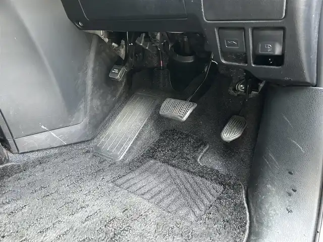 トヨタ ノア ハイブリッド G 福岡県 2020(令2)年 4.8万km アバンギャルドブロンズメタリック ワンオーナー/純正ディーラーナビ（TV/BT/DVD/AM/FM)/3列シート/パワースライドドア/クルーズコントロール/バックカメラ/コーナーセンサー（前後）/ウォークスルー/ドライブレコーダー(前後)/ビルトインETC/モード（EV/ECO/PWR）/オートエアコン（前席・後席）/TVキャンセラー/オートライト/オートハイビーム/フォグランプ/LEDヘッドライト/純正アルミホイール/純正フロアマット/シートヒーター/プッシュスタートボタン/スマートキー/盗難防止装置/横滑り防止装置/レーンキープアシスト/取扱説明書/保証書/スマートキー×１