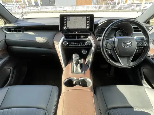 トヨタ ハリアー ハイブリッド G 岐阜県 2021(令3)年 4.8万km プレシャスブラックパール ワンオーナー/4WD/純正ナビ/【Bluetooth．AM/FM．AUX．USB】/ハーフレザーシート/パワーシート/電動リアゲート/コーナーセンサー/ブラインドスポットモニター/デジタルインナーミラー/バックカメラ/クルーズコントロール/衝突軽減ブレーキ/レーンキープアシスト/ETC/電動格納ドアミラー/ウィンカーミラー/LEDオートマチックハイビーム/フォグライト/純正18インチアルミホイール/純正フロアマット/保証書/取扱説明書/スペアキー