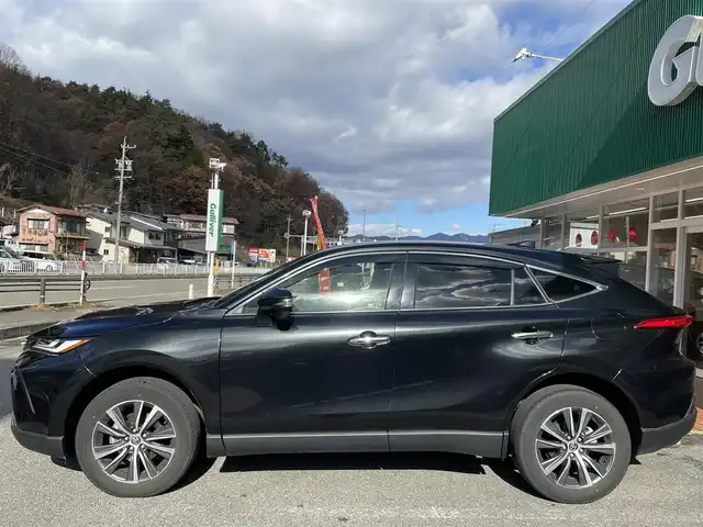 トヨタ ハリアー ハイブリッド G 岐阜県 2021(令3)年 4.8万km プレシャスブラックパール ワンオーナー/4WD/純正ナビ/【Bluetooth．AM/FM．AUX．USB】/ハーフレザーシート/パワーシート/電動リアゲート/コーナーセンサー/ブラインドスポットモニター/デジタルインナーミラー/バックカメラ/クルーズコントロール/衝突軽減ブレーキ/レーンキープアシスト/ETC/電動格納ドアミラー/ウィンカーミラー/LEDオートマチックハイビーム/フォグライト/純正18インチアルミホイール/純正フロアマット/保証書/取扱説明書/スペアキー