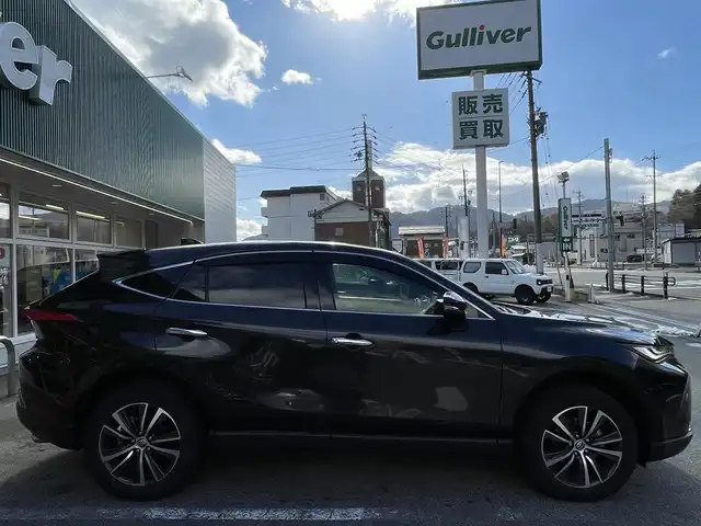 トヨタ ハリアー ハイブリッド G 岐阜県 2021(令3)年 4.8万km プレシャスブラックパール ワンオーナー/4WD/純正ナビ/【Bluetooth．AM/FM．AUX．USB】/ハーフレザーシート/パワーシート/電動リアゲート/コーナーセンサー/ブラインドスポットモニター/デジタルインナーミラー/バックカメラ/クルーズコントロール/衝突軽減ブレーキ/レーンキープアシスト/ETC/電動格納ドアミラー/ウィンカーミラー/LEDオートマチックハイビーム/フォグライト/純正18インチアルミホイール/純正フロアマット/保証書/取扱説明書/スペアキー