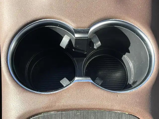 トヨタ ハリアー ハイブリッド G 岐阜県 2021(令3)年 4.8万km プレシャスブラックパール ワンオーナー/4WD/純正ナビ/【Bluetooth．AM/FM．AUX．USB】/ハーフレザーシート/パワーシート/電動リアゲート/コーナーセンサー/ブラインドスポットモニター/デジタルインナーミラー/バックカメラ/クルーズコントロール/衝突軽減ブレーキ/レーンキープアシスト/ETC/電動格納ドアミラー/ウィンカーミラー/LEDオートマチックハイビーム/フォグライト/純正18インチアルミホイール/純正フロアマット/保証書/取扱説明書/スペアキー