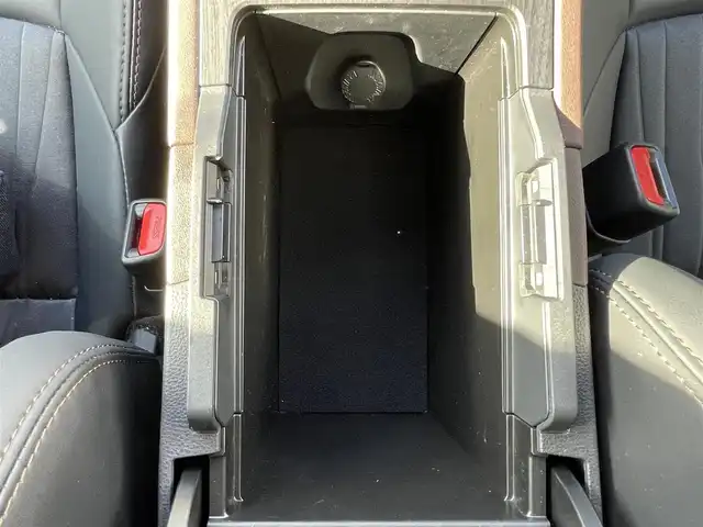 トヨタ ハリアー ハイブリッド G 岐阜県 2021(令3)年 4.8万km プレシャスブラックパール ワンオーナー/4WD/純正ナビ/【Bluetooth．AM/FM．AUX．USB】/ハーフレザーシート/パワーシート/電動リアゲート/コーナーセンサー/ブラインドスポットモニター/デジタルインナーミラー/バックカメラ/クルーズコントロール/衝突軽減ブレーキ/レーンキープアシスト/ETC/電動格納ドアミラー/ウィンカーミラー/LEDオートマチックハイビーム/フォグライト/純正18インチアルミホイール/純正フロアマット/保証書/取扱説明書/スペアキー