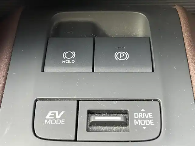 トヨタ ハリアー ハイブリッド G 岐阜県 2021(令3)年 4.8万km プレシャスブラックパール ワンオーナー/4WD/純正ナビ/【Bluetooth．AM/FM．AUX．USB】/ハーフレザーシート/パワーシート/電動リアゲート/コーナーセンサー/ブラインドスポットモニター/デジタルインナーミラー/バックカメラ/クルーズコントロール/衝突軽減ブレーキ/レーンキープアシスト/ETC/電動格納ドアミラー/ウィンカーミラー/LEDオートマチックハイビーム/フォグライト/純正18インチアルミホイール/純正フロアマット/保証書/取扱説明書/スペアキー