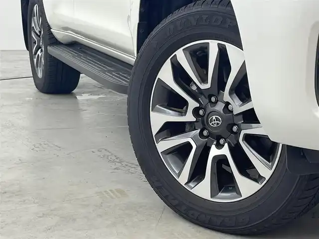 トヨタ ランドクルーザー プラド TX Lパッケージ 福岡県 2023(令5)年 1.4万km ホワイトパールクリスタルシャイン サンルーフ　/純正ナビ　/バックカメラ　/ビルトインＥＴＣ　/レーダークルコン　/コーナーセンサー　/衝突軽減ブレーキ　/レーンキープ　/踏み間違い防止/先行車発進お知らせ　/ＭＴモード付き　/ベージュ本革　/シートベンチレーション／ヒーター　/ステアリングリモコン　/パワーシート　/ルーフレール
