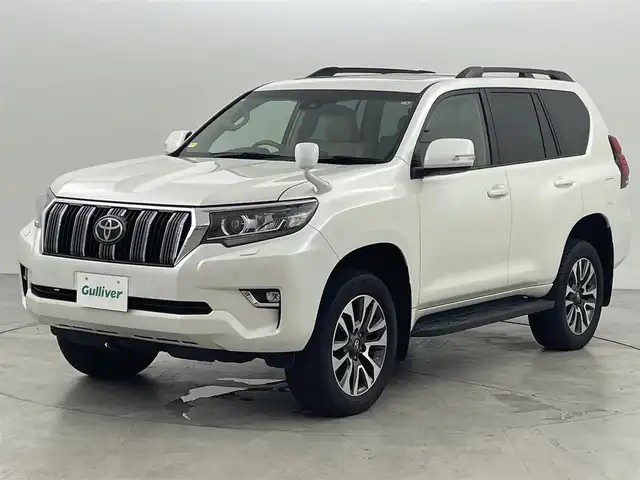 トヨタ ランドクルーザー プラド TX Lパッケージ 福岡県 2023(令5)年 1.4万km ホワイトパールクリスタルシャイン サンルーフ　/純正ナビ　/バックカメラ　/ビルトインＥＴＣ　/レーダークルコン　/コーナーセンサー　/衝突軽減ブレーキ　/レーンキープ　/踏み間違い防止/先行車発進お知らせ　/ＭＴモード付き　/ベージュ本革　/シートベンチレーション／ヒーター　/ステアリングリモコン　/パワーシート　/ルーフレール