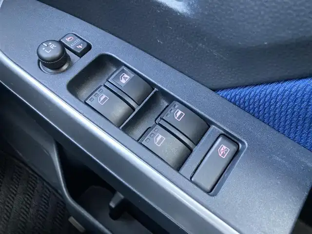 トヨタ ルーミー カスタムG－T 千葉県 2018(平30)年 2.1万km パールホワイトⅢ 純正9インチナビ/(フルセグTV/CD/DVD/BT/FM/AM)/バックカメラ/衝突被害軽減システム/クルーズコントロール/両側パワースライドドア/横滑り防止装置/アイドリングストップ/LEDヘッドライト/フォグランプ/オートライト/ウィンカーミラー/電動格納ミラー/純正15インチAW/シートリフター/プッシュスタート/スマートキー/フロアマット/スペアキー/取扱説明書/保証書