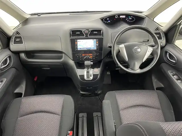 日産 セレナ ハイウェイスター Vエアロセレ 福岡県 2012(平24)年 9.7万km ブリリアントホワイトパール 純正ナビ（ＢＴ，フルセグＴＶ）　/ＥＴＣ　/クルーズコントロール　/両側電動スライドドア　/横滑り防止　/アイドリングストップ　/ＥＣＯモード　/プッシュスタート　/純正フロアマット　/純正１６インチＡＷ　/ドアバイザー