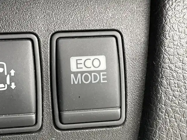 日産 セレナ ハイウェイスター Vエアロセレ 福岡県 2012(平24)年 9.7万km ブリリアントホワイトパール 純正ナビ（ＢＴ，フルセグＴＶ）　/ＥＴＣ　/クルーズコントロール　/両側電動スライドドア　/横滑り防止　/アイドリングストップ　/ＥＣＯモード　/プッシュスタート　/純正フロアマット　/純正１６インチＡＷ　/ドアバイザー
