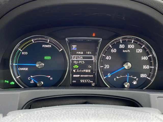 トヨタ クラウン ハイブリッド ロイヤルサルーン Four 山形県 2016(平28)年 10万km ブラック ・Toyota Safety Sense/・寒冷地仕様/・純正メーカーナビ CD/DVD/BD/BT/SD/・左右独立温度コントロールフルオートエアコン/・本革巻きステアリングホイール/・マルチビューカメラ/・プリクラッシュセーフティ/・前席パワーシート/・前席シートヒーター/・ステアリングヒーター/・純正ドライブレコーダー/・プッシュスタート/・スマートキー/・LEDヘッドライト/・ＵＳＢ入力端子/・フォグランプ/・純正フロアマット/・ドライブレコーダー前方/・ETC/・横滑り防止装置/・盗難防止装置