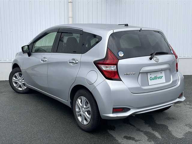 日産 ノート X 三重県 2017(平29)年 1.1万km ダークメタルグレー 社外ナビ/ETC/衝突軽減ブレーキ/レーンキープアシスト/オートライト/アイドリングストップ/AC/ヘッドライトレベライザー/スマートキー/ISOFIX/純正ホイールキャップ/電動格納ミラー/禁煙車