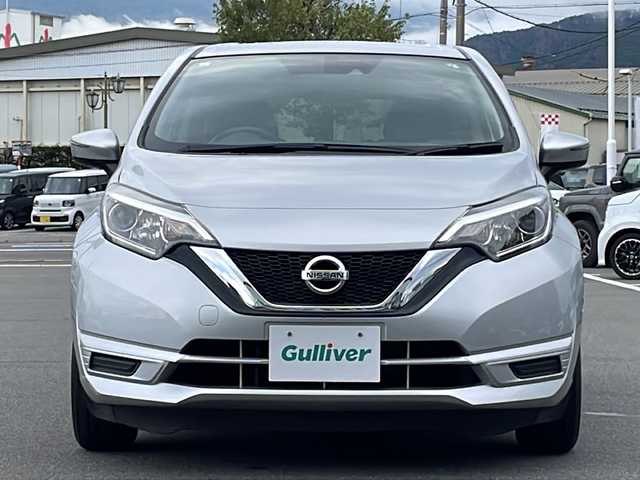 日産 ノート X 長野県 2017(平29)年 1.1万km ダークメタルグレー 社外ナビ/ETC/衝突軽減ブレーキ/レーンキープアシスト/オートライト/アイドリングストップ/AC/ヘッドライトレベライザー/スマートキー/ISOFIX/純正ホイールキャップ/電動格納ミラー/禁煙車