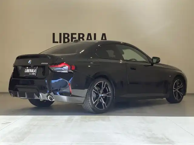ＢＭＷ ＢＭＷ ２２０ｉ クーペ Mスポーツ 熊本県 2023(令5)年 0.5万km 黒 ・ワンオーナー/・スマートキー/・プッシュスタート/・インテリジェントセーフティ/・PDC自動起動/・アクティブPDC緊急ブレーキ/・パーキングアシスト/・ハイビームアシスト/・レーンキープアシスト/・クルーズコントロール(追従式)/・ハーフレザーシート/・前席パワーシート/・前席シートヒーター /・純正ナビ/　【Bluetooth・USB・AppleCarPlay】/・全方位カメラ/・ETC/・ワイヤレス充電/・LEDヘッドランプ/・純正マット/・保証書/取説
