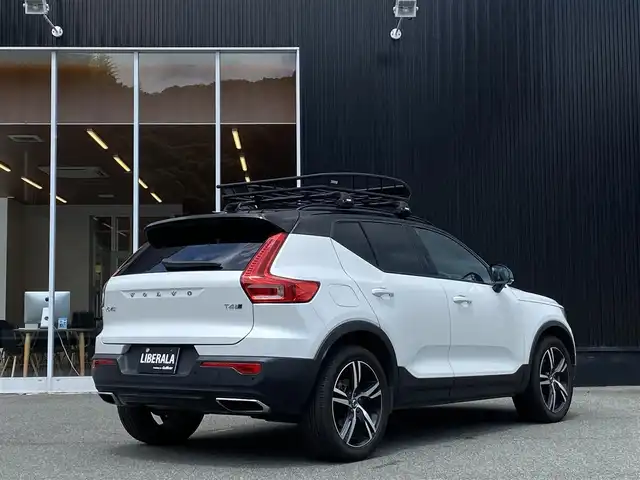 ボルボ ＸＣ４０ T4 AWD Rデザイン 福岡県 2019(令1)年 4.5万km クリスタルホワイトP/ブラック ワンオーナー/Ｔｈｕｌｅルーフキャリア/ハーマンカードンサウンド/ハーフレザーシート/シートヒーター/メモリーパワーシート/ＬＥＤライト/純正ナビ地デジ/全周囲カメラ/パークセンサー/カープレイ/純正１９インチアルミ