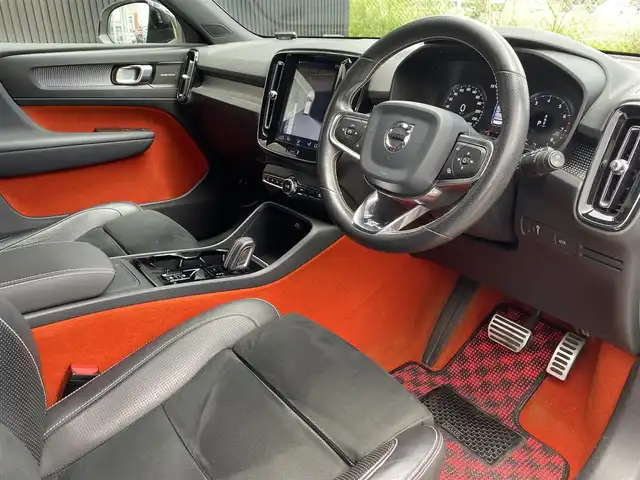 ボルボ ＸＣ４０ T4 AWD Rデザイン 福岡県 2019(令1)年 4.5万km クリスタルホワイトP/ブラック ワンオーナー/Ｔｈｕｌｅルーフキャリア/ハーマンカードンサウンド/ハーフレザーシート/シートヒーター/メモリーパワーシート/ＬＥＤライト/純正ナビ地デジ/全周囲カメラ/パークセンサー/カープレイ/純正１９インチアルミ